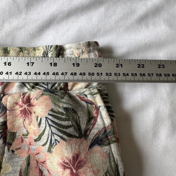 MyStyle Women's Spring Floral Brushed Fleece Casual Pull-On Shorts Gray 1X - Picture 10 of 15